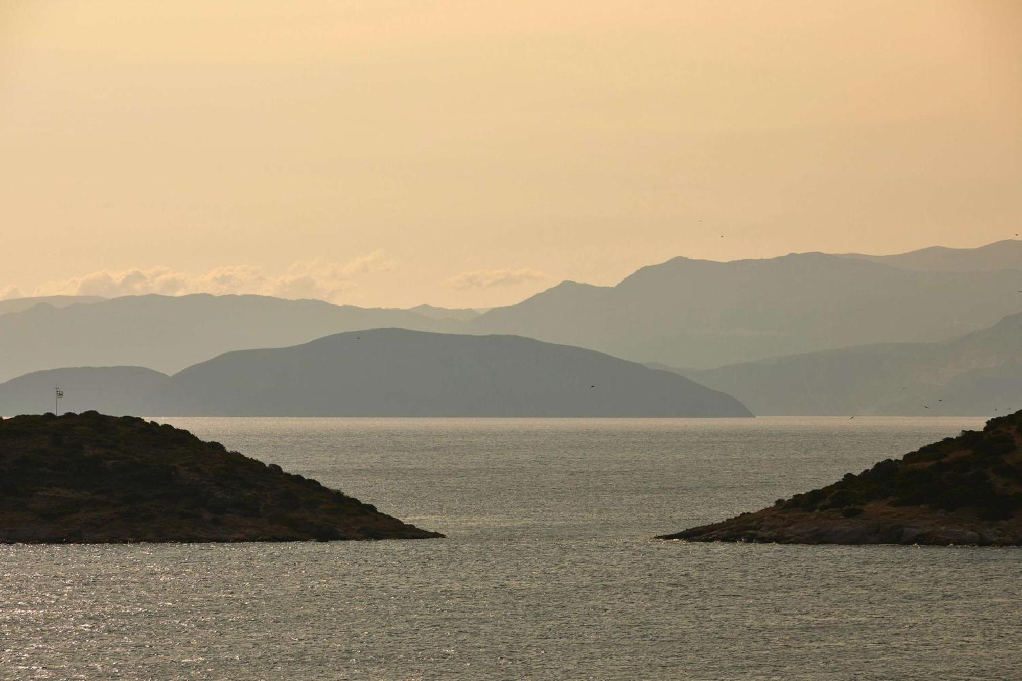 Minos Palace Resort - Adults Only Ágios Nikolaos Exterior foto View of the Gulf of Pag