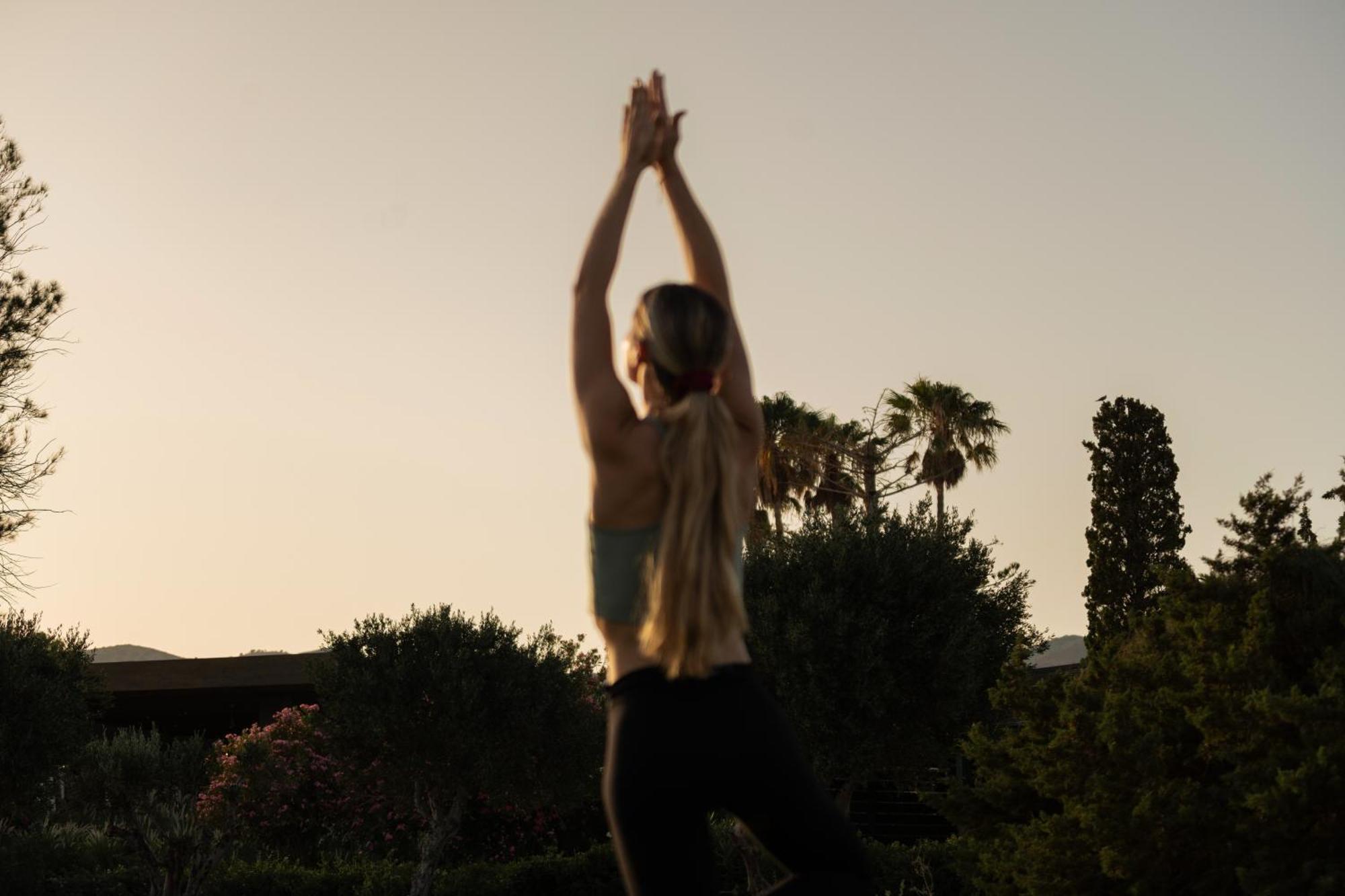 Minos Palace Resort - Adults Only Ágios Nikolaos Exterior foto A woman practicing yoga