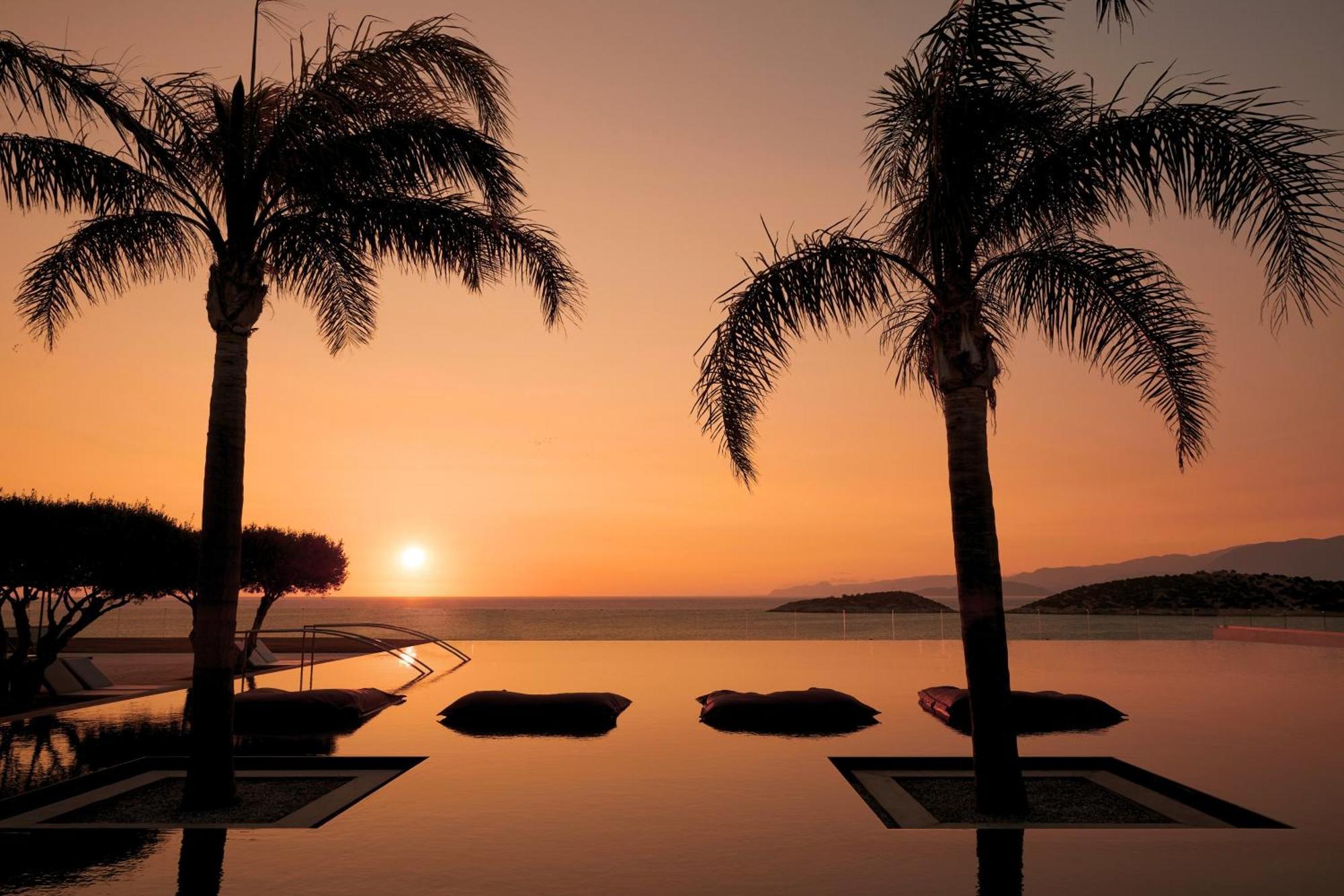 Minos Palace Resort - Adults Only Ágios Nikolaos Exterior foto Sunset at the pool